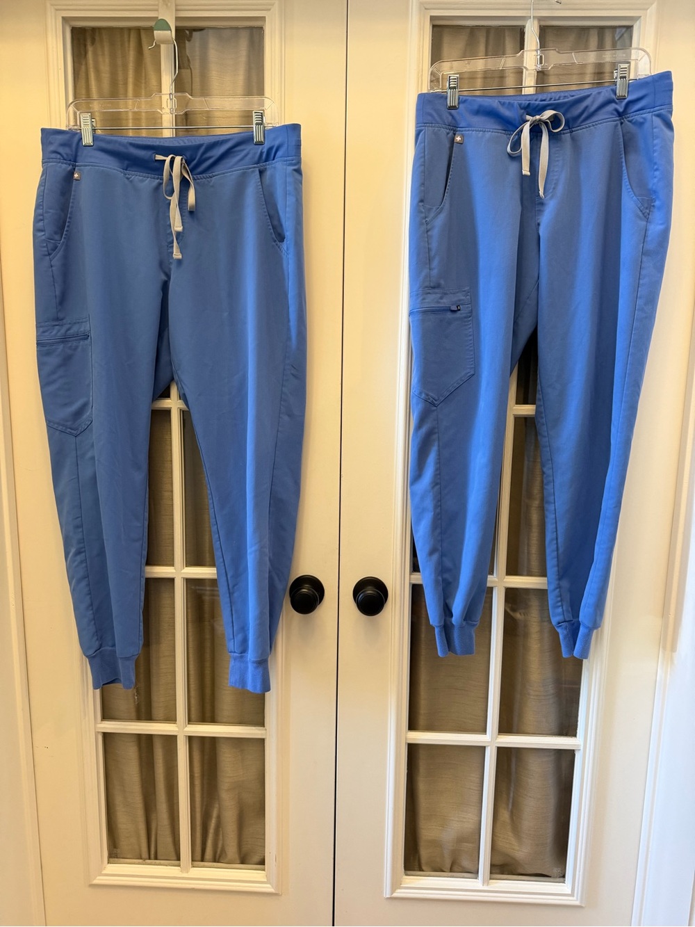 2 Medium Women’s Figs Ceil Blue Zamora Joggers EUC